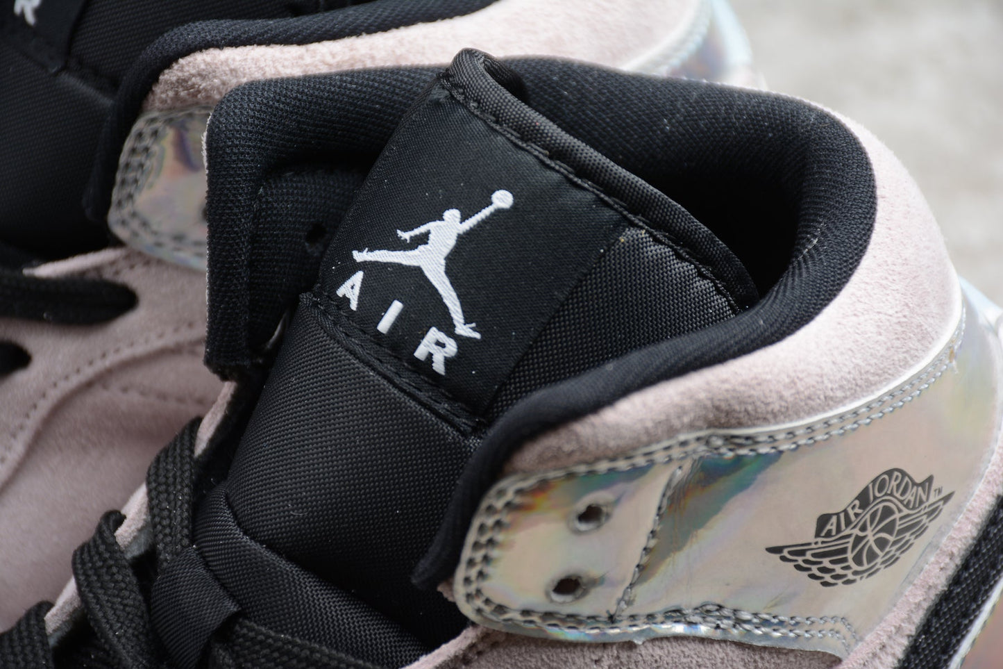 Air Jordan 1 Mid "Iridescent"