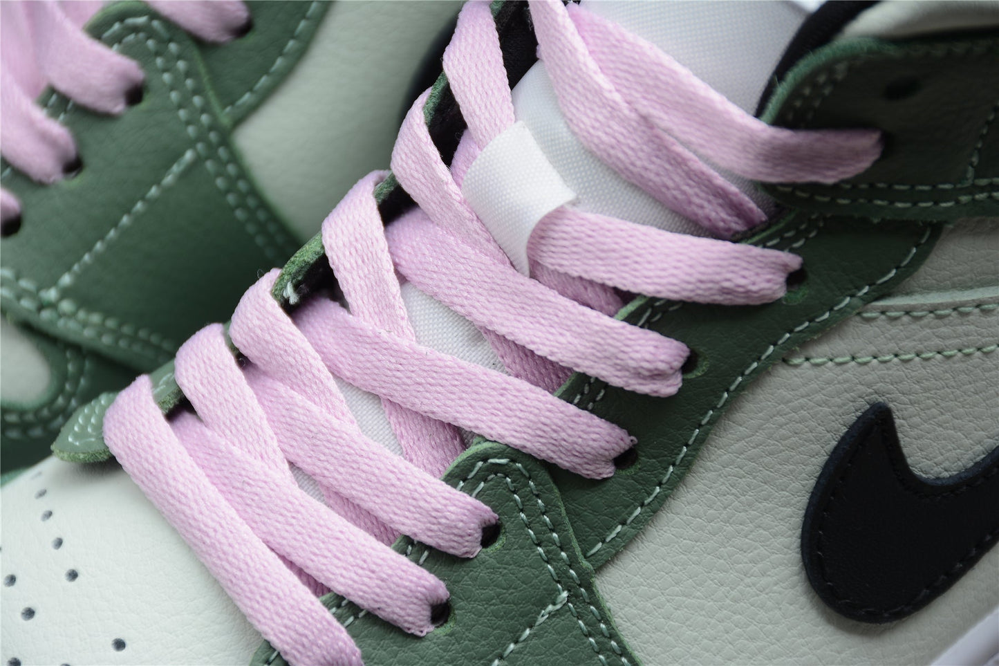 Air Jordan 1 Mid SE "Dutch Green"