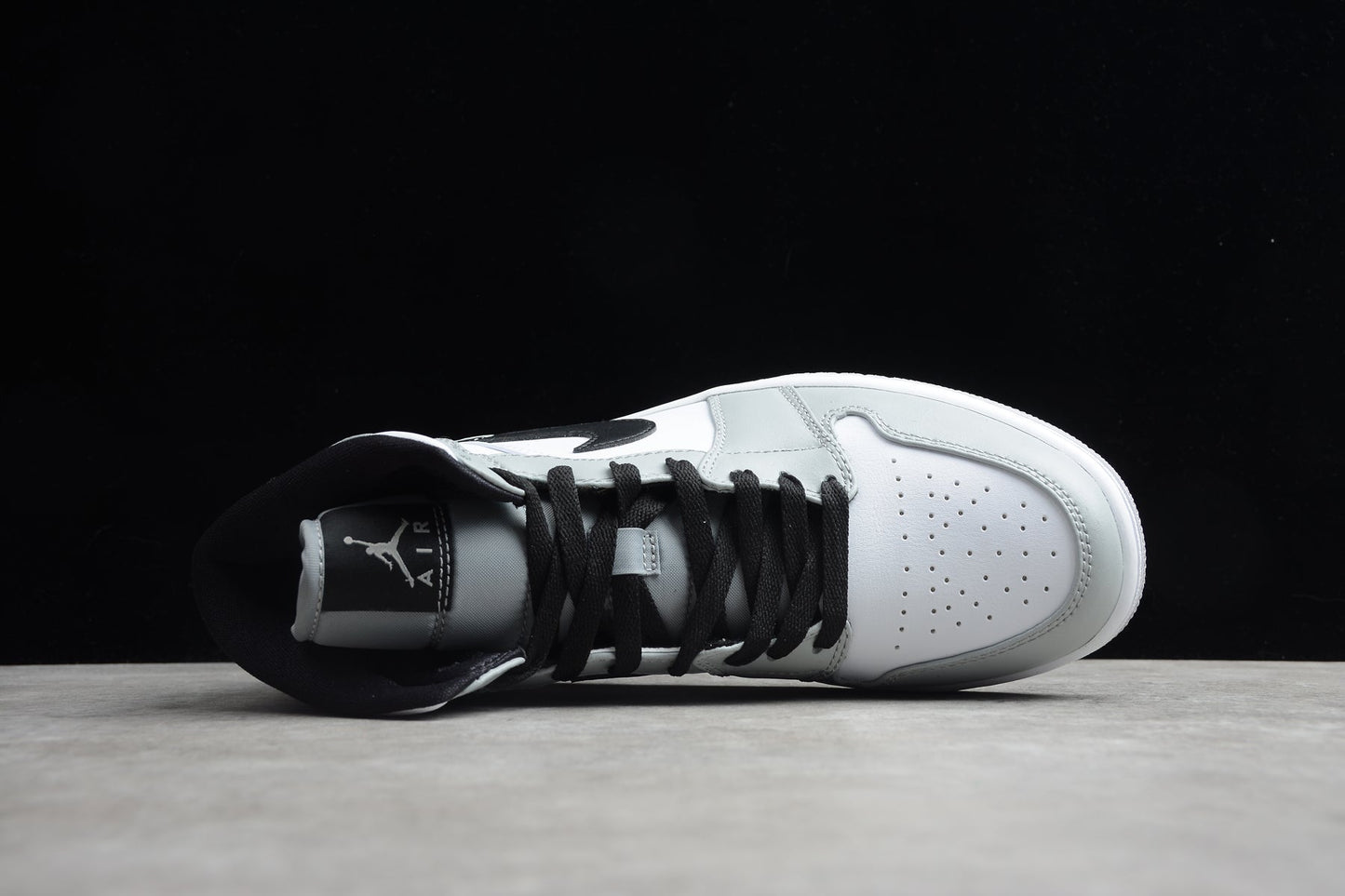 Nike Air Jordan 1 Mid "Light Smoke Grey"