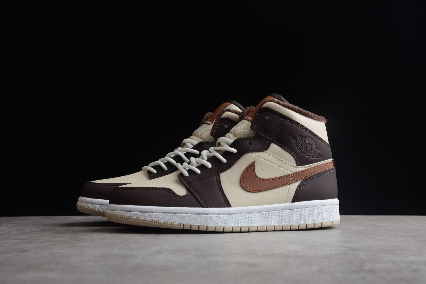 Air Jordan 1 Mid SE "Brown Basalt Fleece"