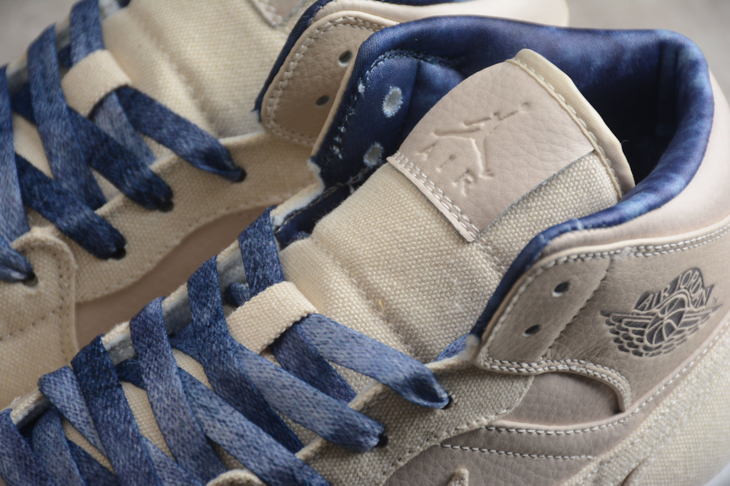 Air Jordan 1 Mid SE "Sanddrift"