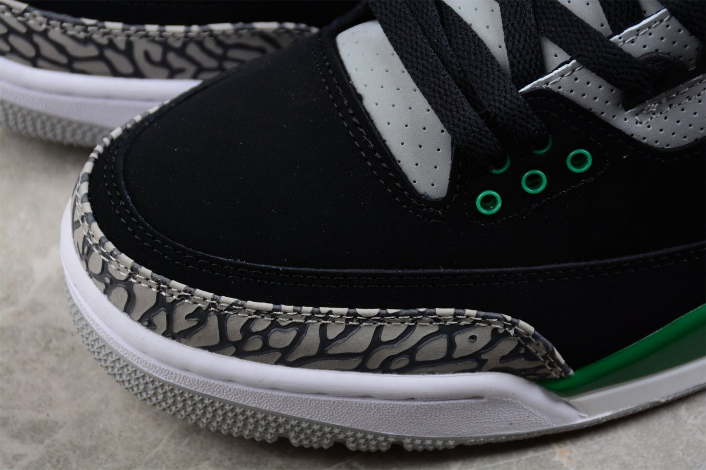 Nike Air Jordan 3 Retro "Pine Green"
