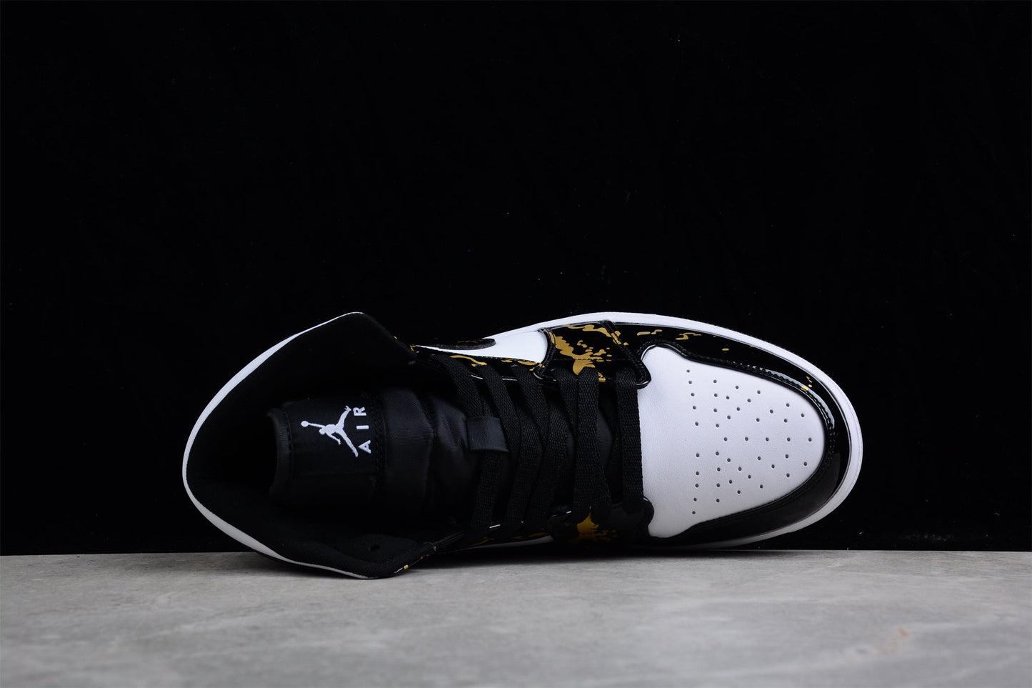 Air Jordan 1 Mid 'Patent Black White Gold'