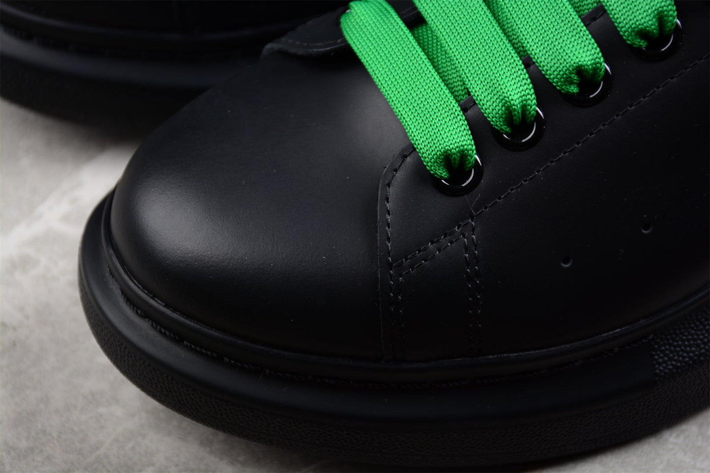 Alexander McQueen Oversized Sneaker in Black/Green
