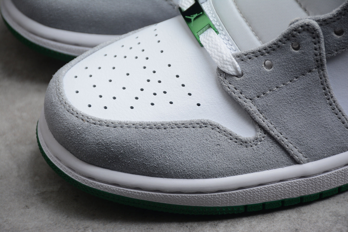 Air Jordan 1 Mid SE "Pine Green - Light Smoke Grey"
