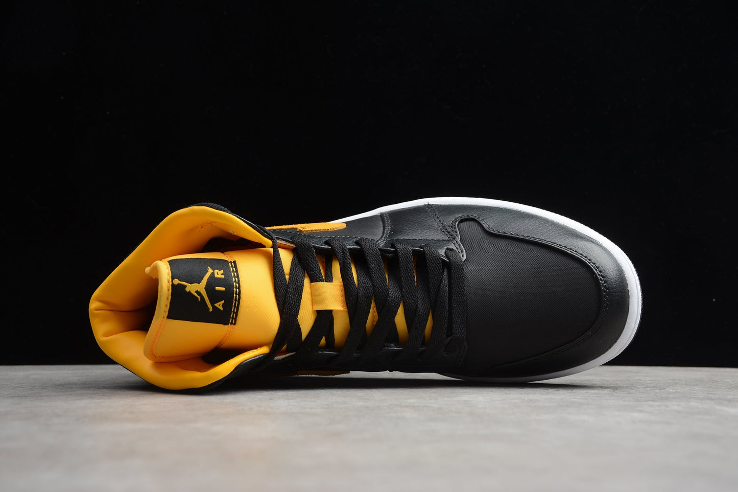 Nike Air Jordan 1 Mid "Black Metallic Gold White"