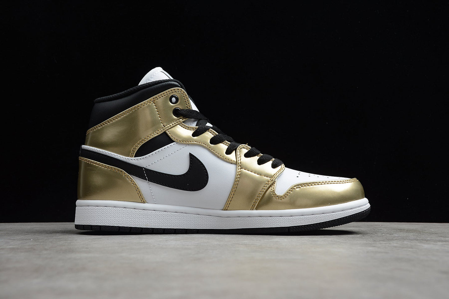 Air Jordan 1 Mid SE "Metallic Gold"