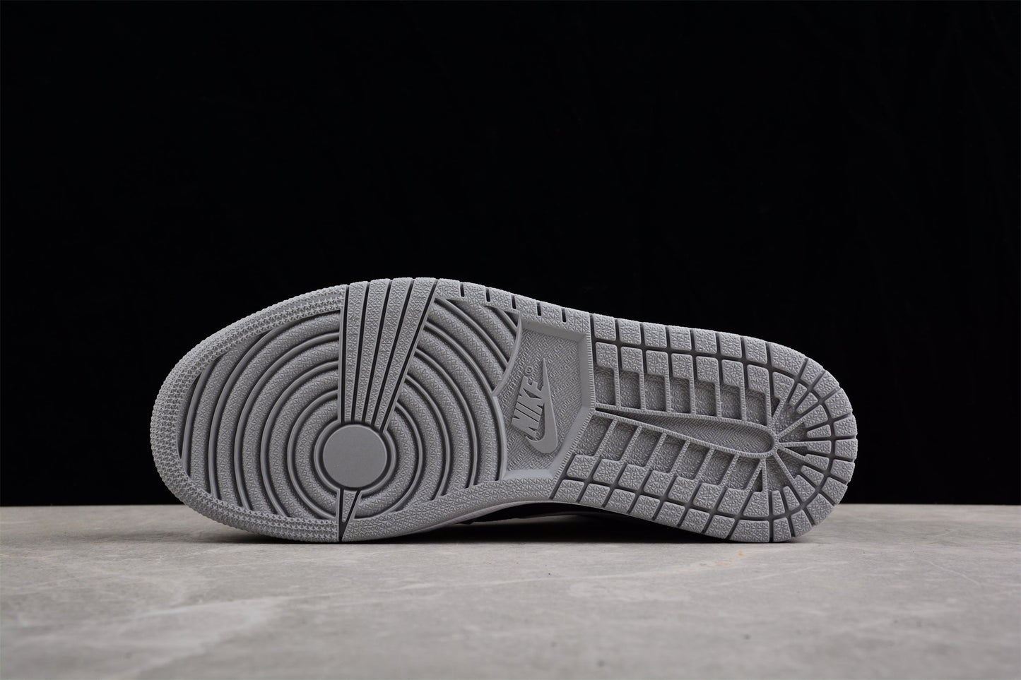 Air Jordan 1 Mid SE "Elephant Toe"