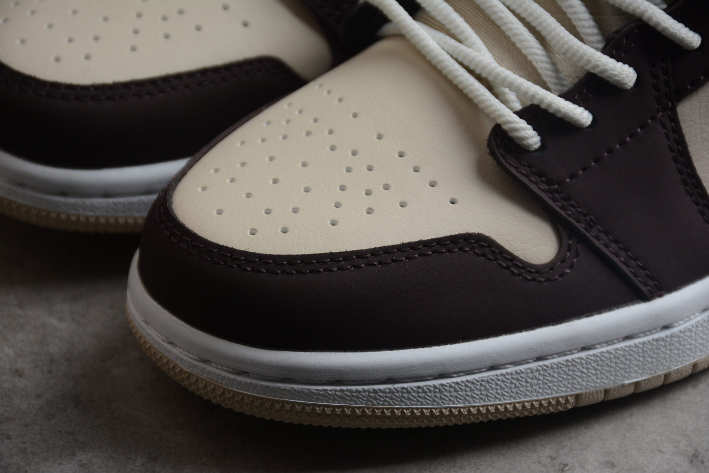 Air Jordan 1 Mid SE "Brown Basalt Fleece"