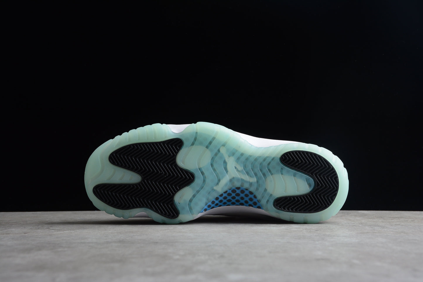 Air Jordan Retro 11 Low “Legend Blue”AV2187-117