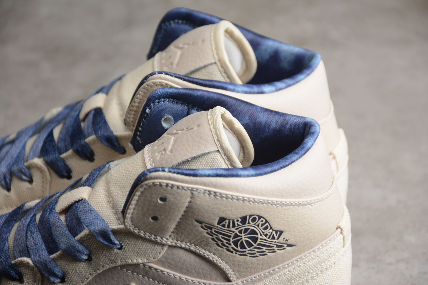 Air Jordan 1 Mid SE "Sanddrift"
