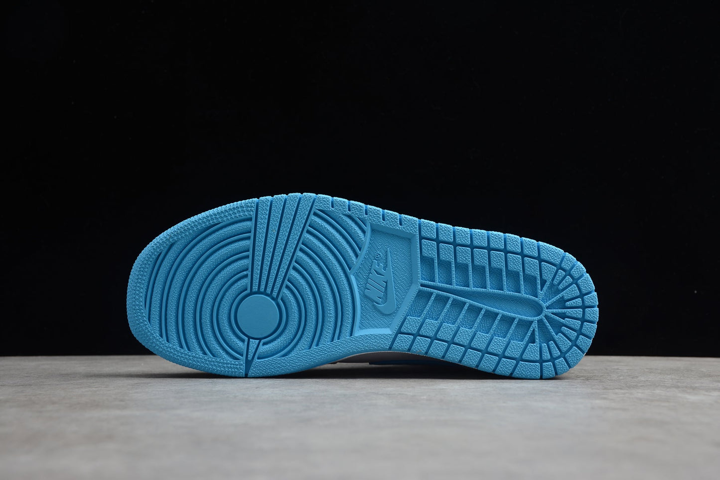 Nike Air Jordan 1 Mid "UNC White Dark Powder Blue"