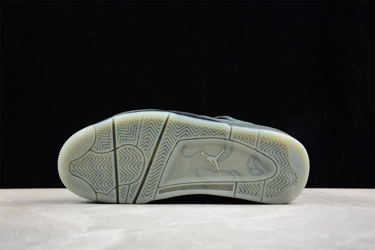 Nike Air Jordan 4 Retro "KAWS Black"
