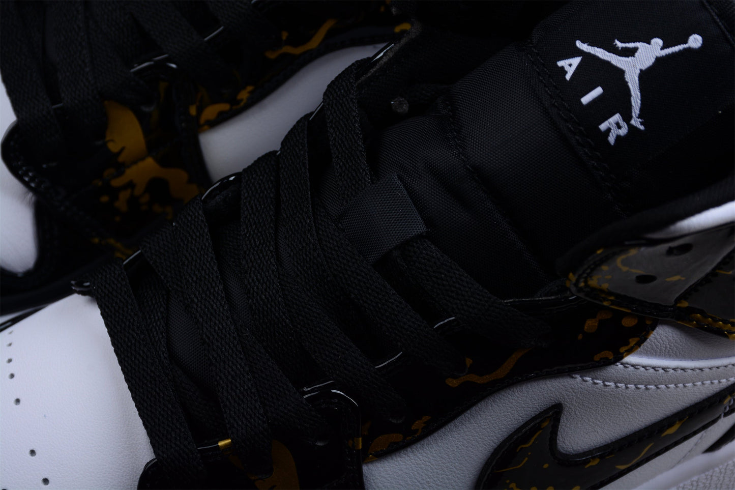 Air Jordan 1 Mid 'Patent Black White Gold'