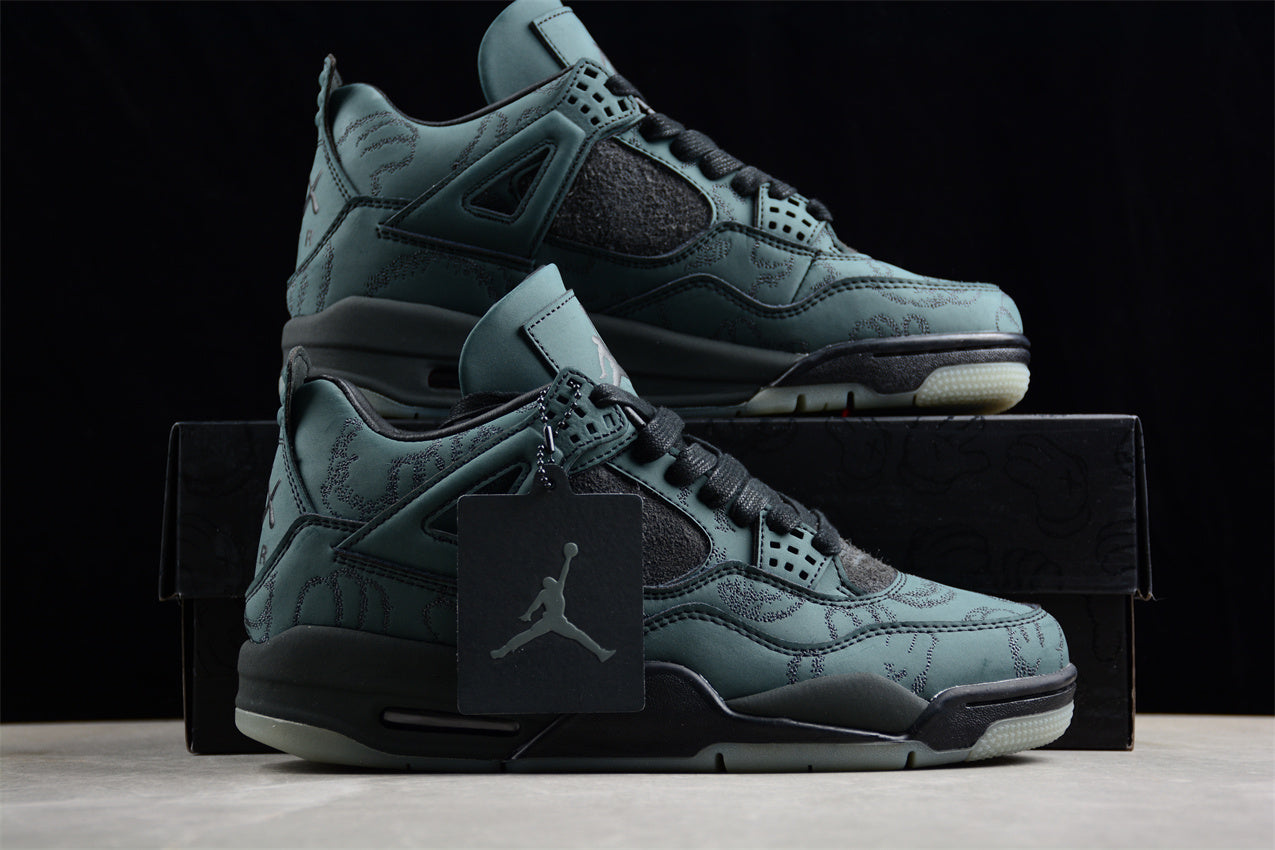 Nike Air Jordan 4 Retro "KAWS Black"