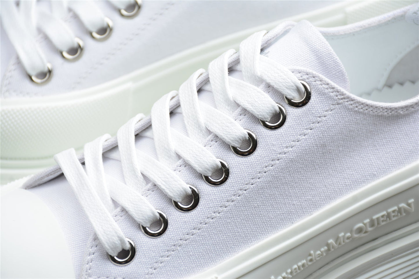 Alexander McQueen Tread Slick Low Lace-Up in White