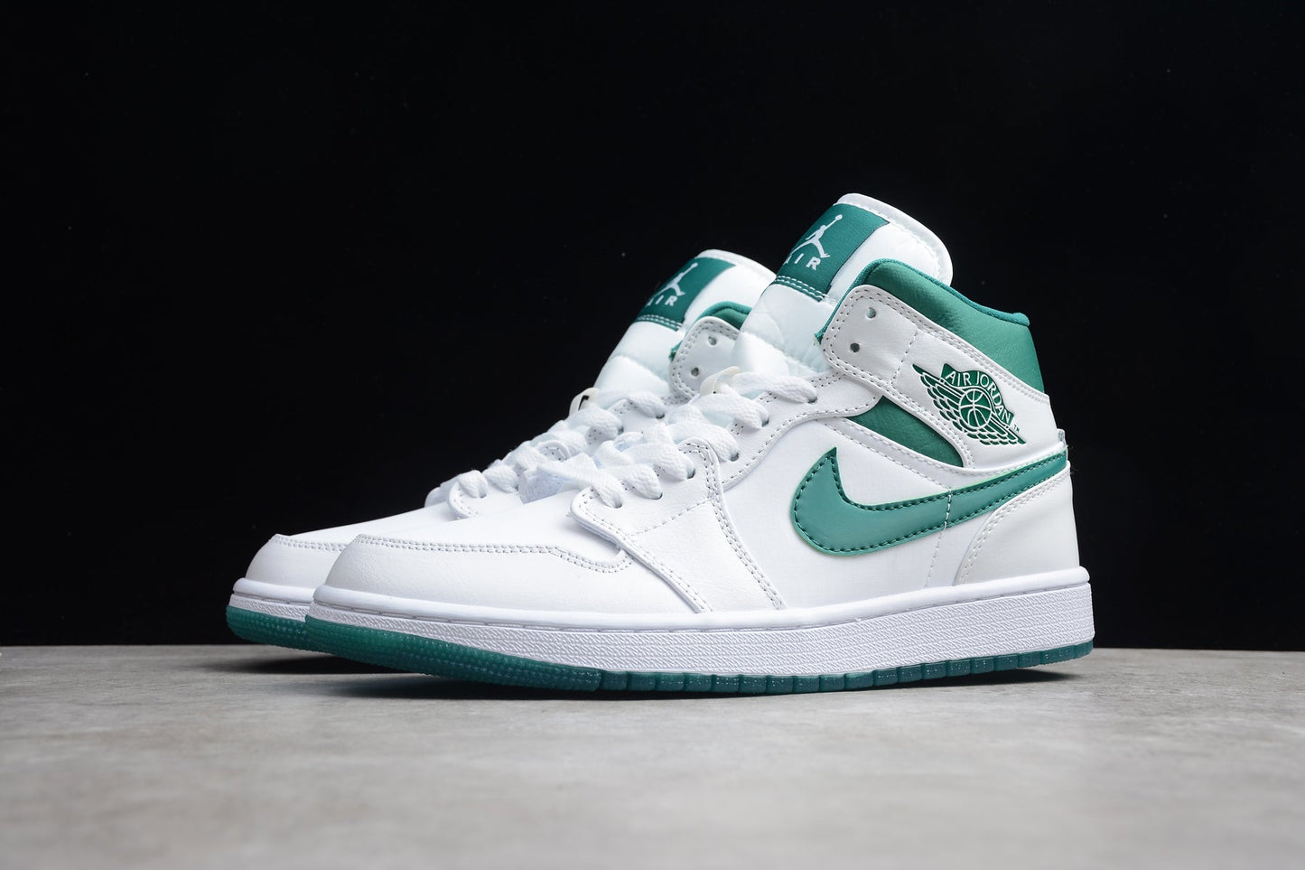 Air Jordan 1 Mid "White/Mystic Green"