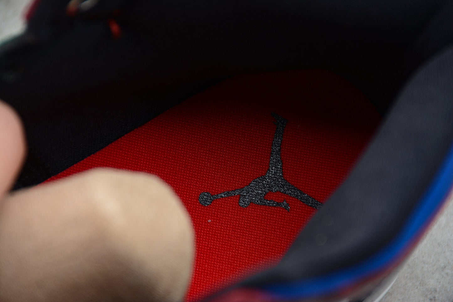 Air Jordan 1 Mid SE "Black White University Red"