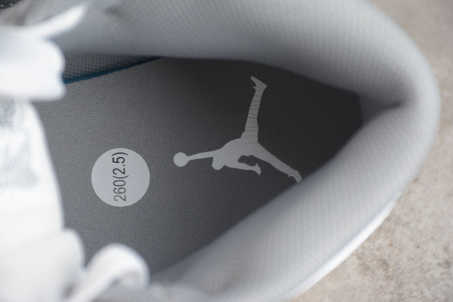 Air Jordan 1 Mid "Vintage Grey"