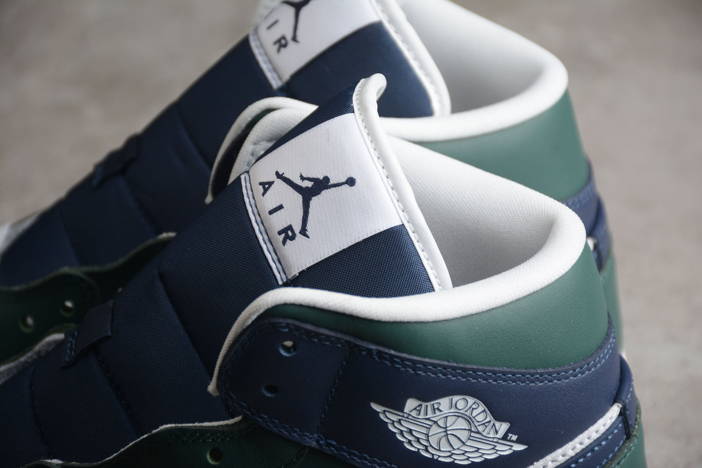 Nike Air Jordan 1 Mid SE "Seahawks"