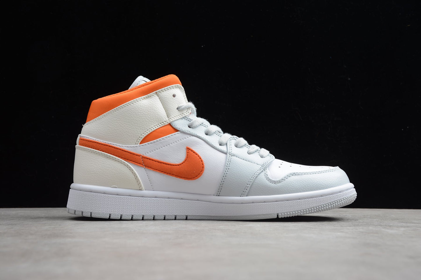 Nike Air Jordan 1 Mid SE "Starfish Pure Platinum"