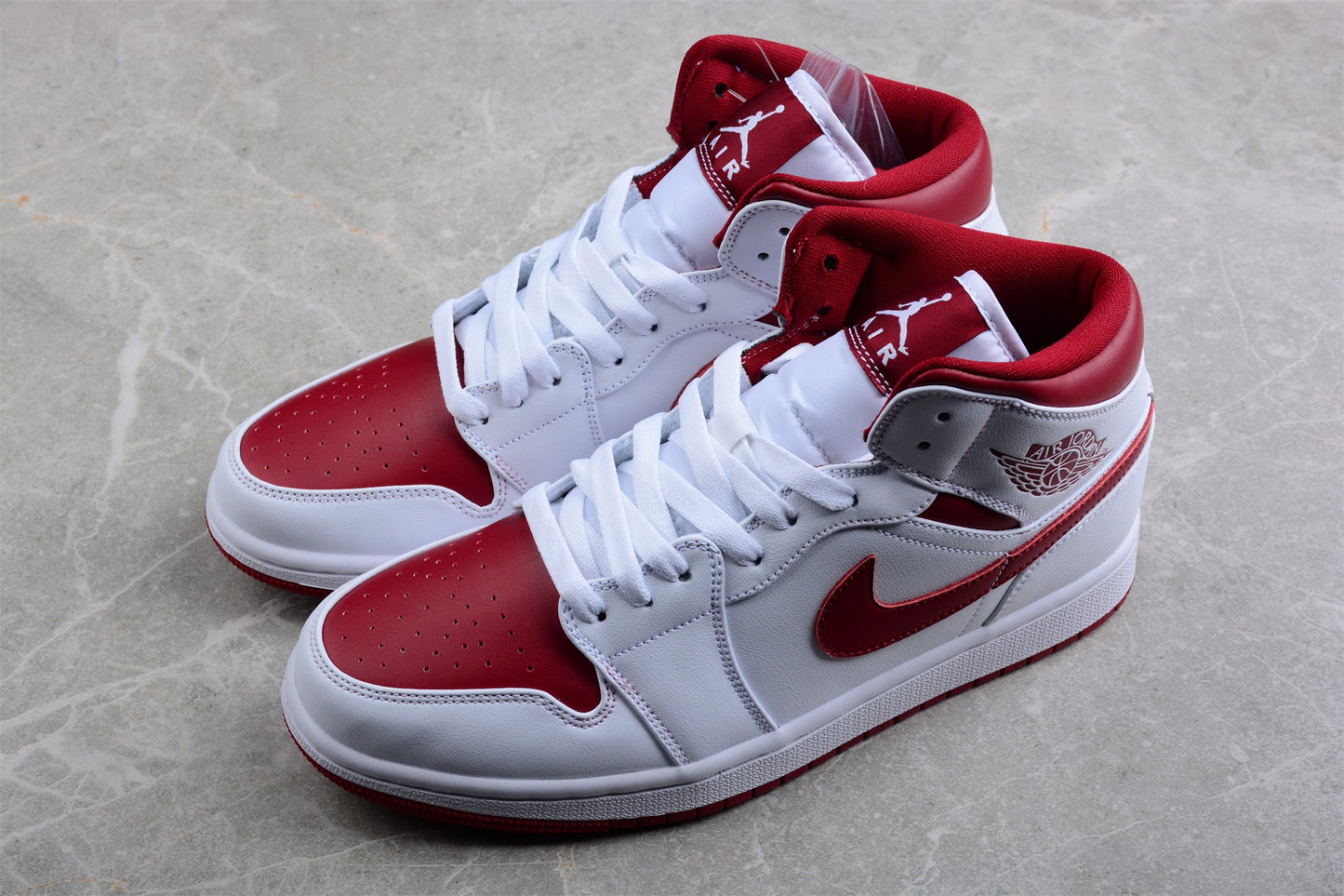 Air Jordan 1 Mid 'Reverse Chicago'