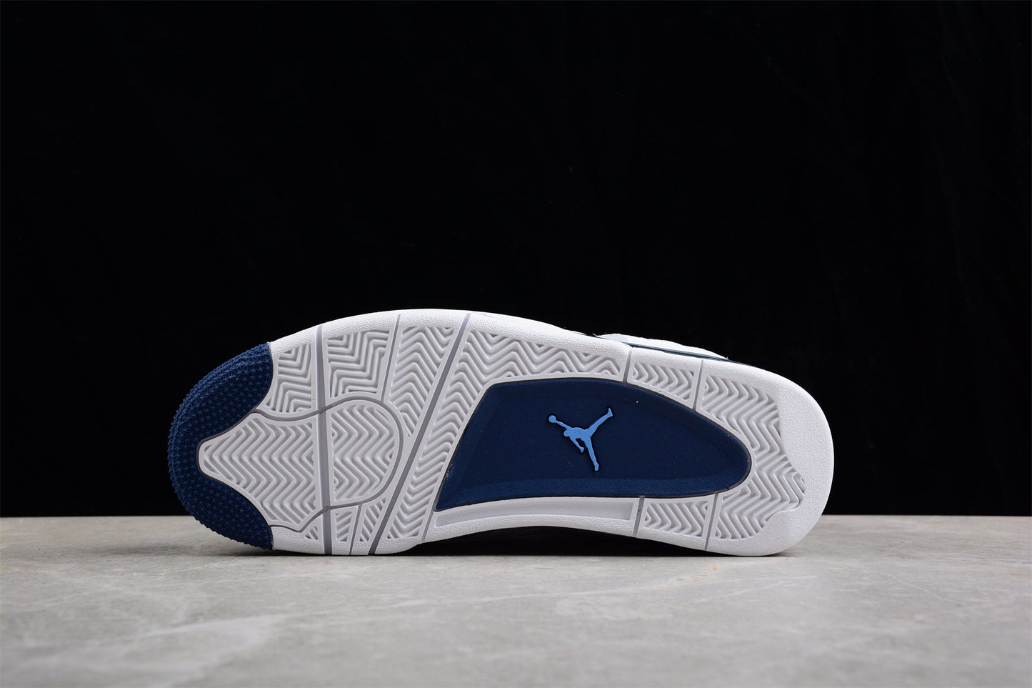 Air Jordan 4 "Columbia"