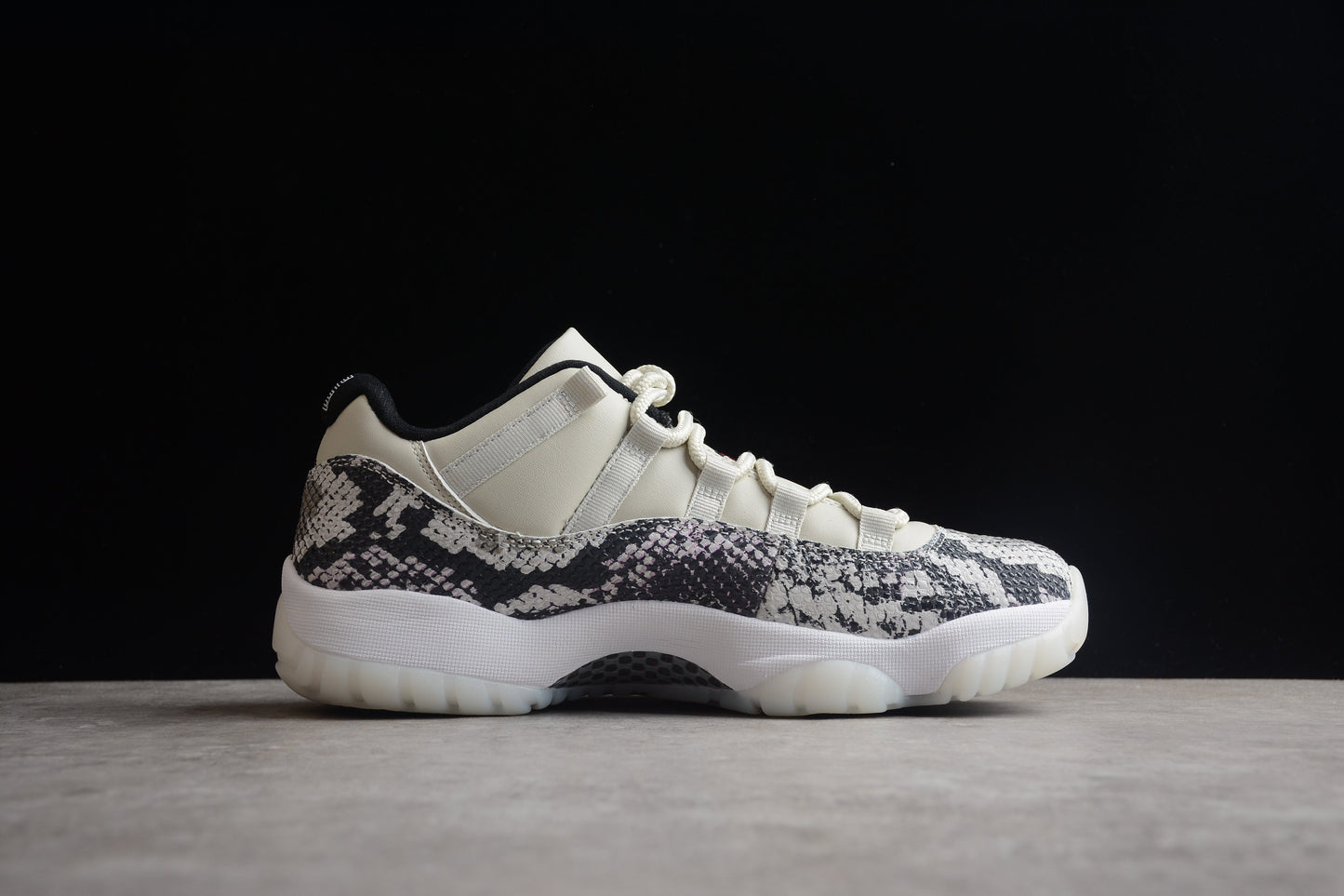 Air Jordan 11 Retro Low " Pure Violet "