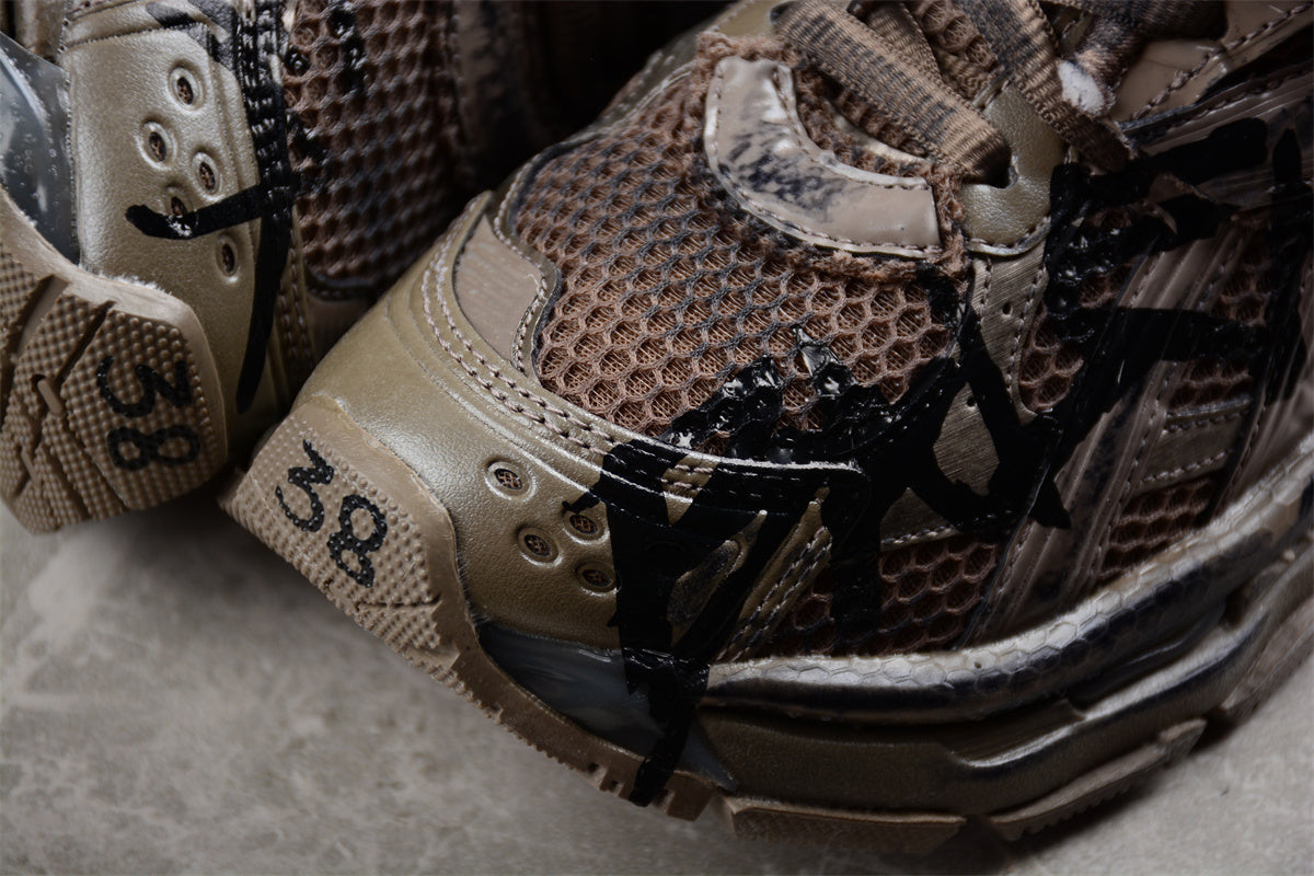 Balenciaga Runner Graffiti Taupe