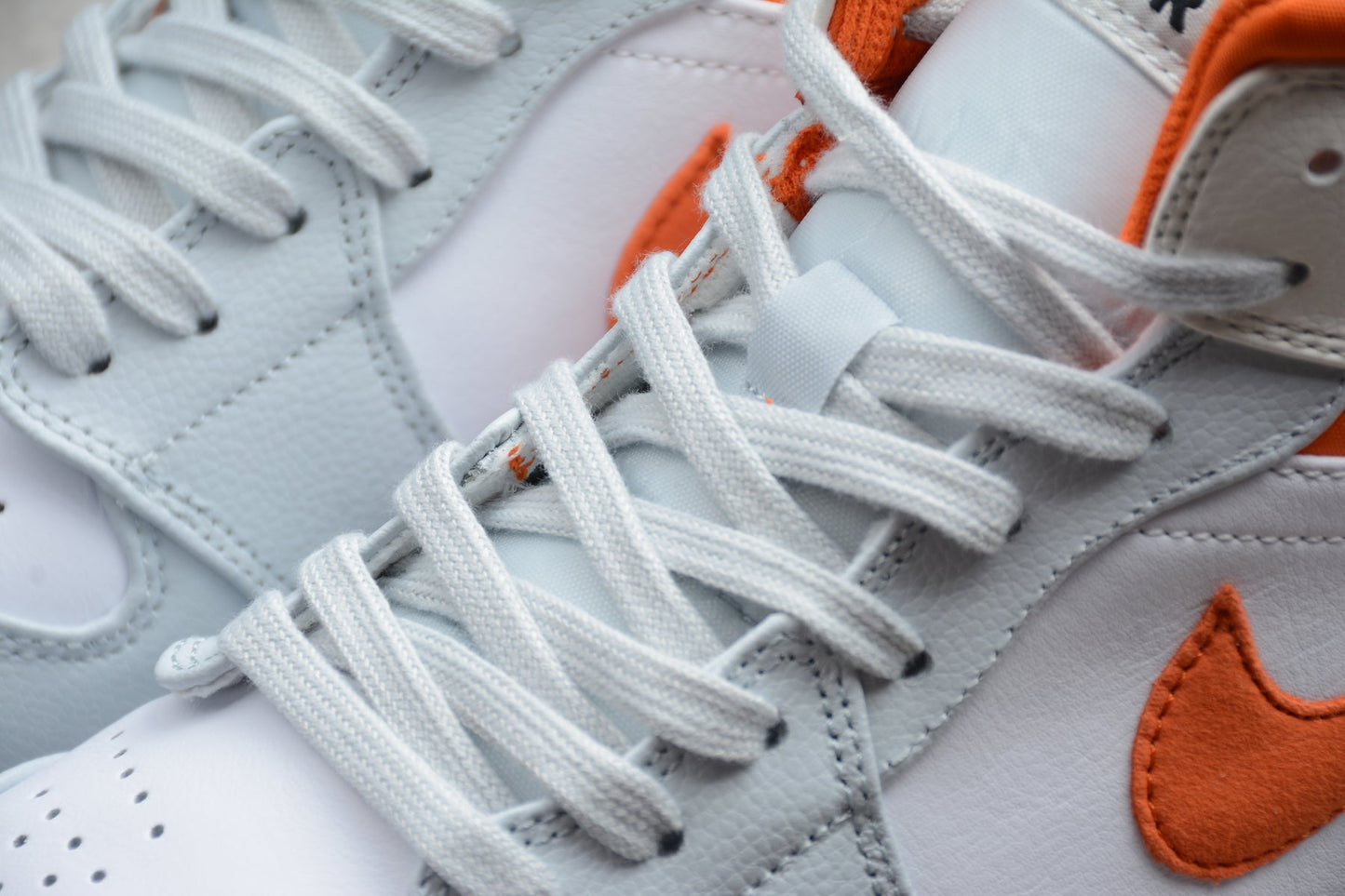 Nike Air Jordan 1 Mid SE "Starfish Pure Platinum"