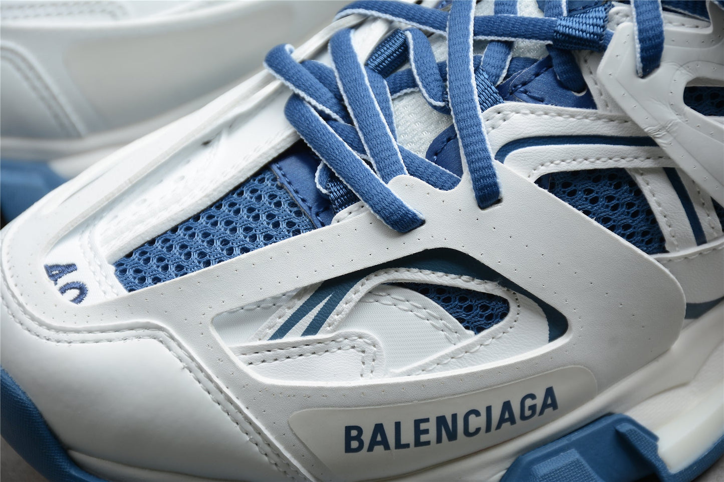 Men's White & Blue Track Lifestyle Sneakers