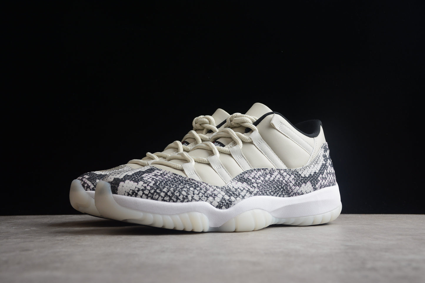 Air Jordan 11 Retro Low " Pure Violet "