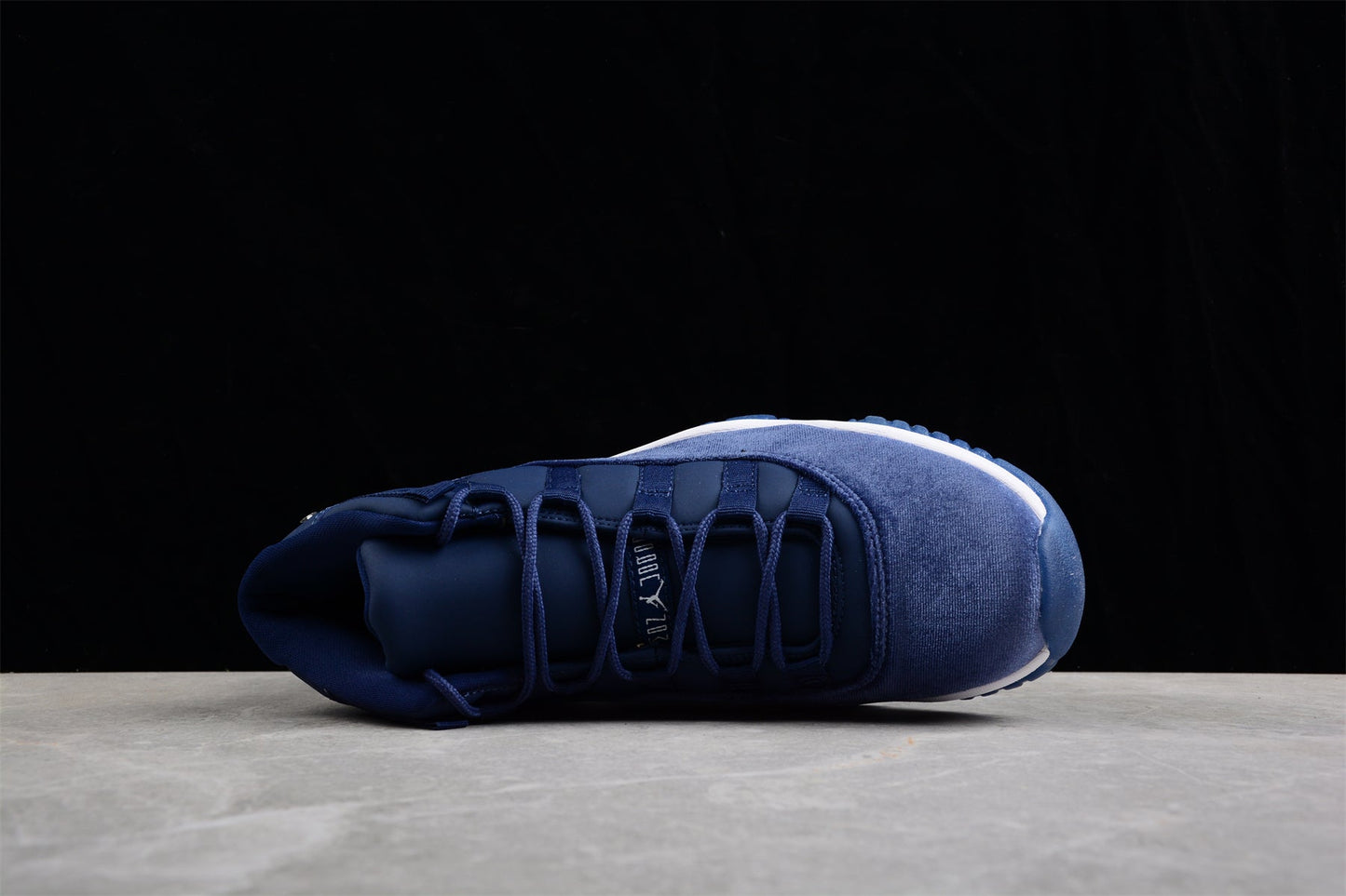 Air Jordan 11 Velvet "Midnight Navy"