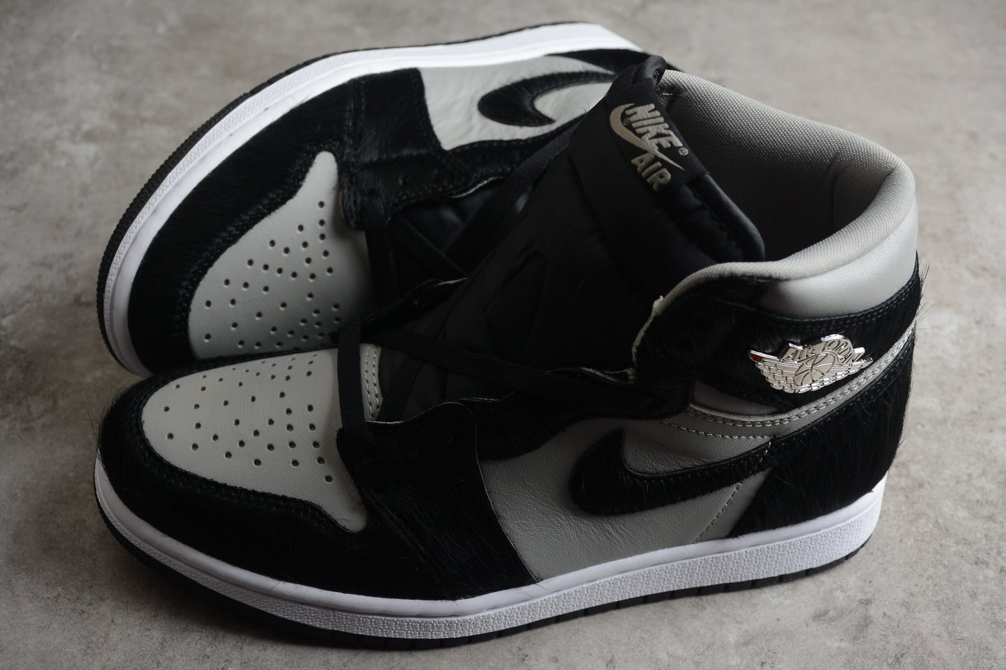 Nike Air Jordan 1 Retro High OG “Black/Medium Gray”