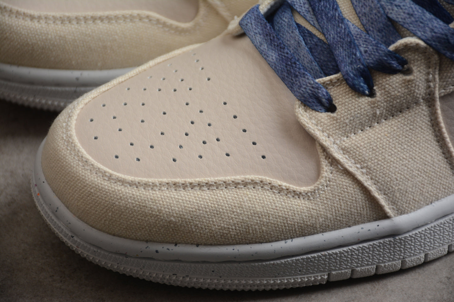 Air Jordan 1 Mid SE "Sanddrift"