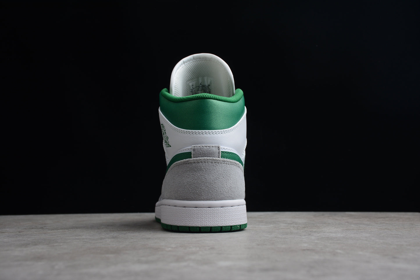Air Jordan 1 Mid SE "Pine Green - Light Smoke Grey"