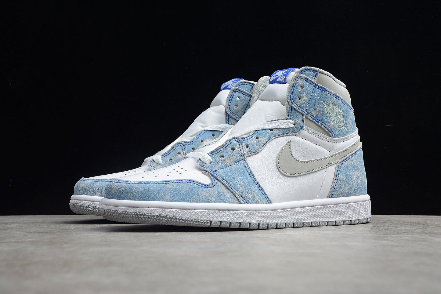 Air Jordan 1 Retro High OG "Hyper Royal"