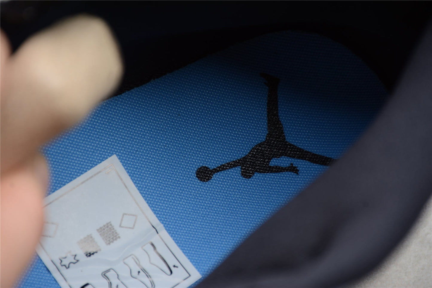 Air Jordan 1 Mid "University Blue Black"