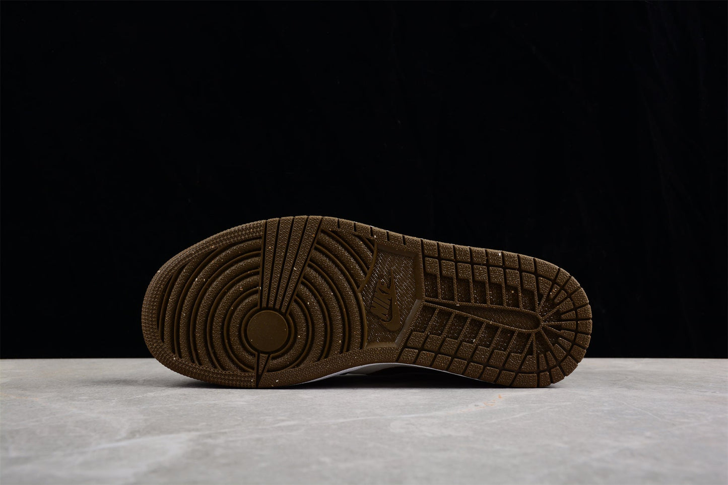 Air Jordan 1 Low SE "Light Olive"