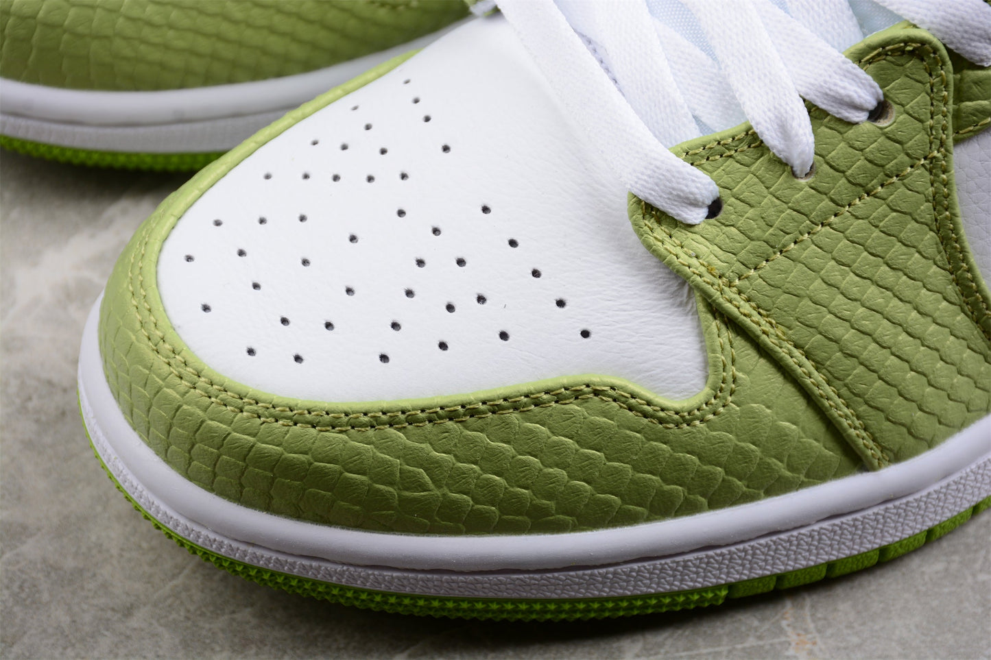 Nike Air Jordan 1 Mid SE "Green Python"