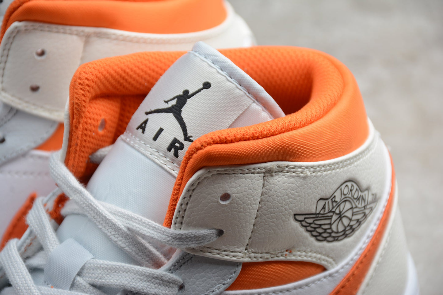 Nike Air Jordan 1 Mid SE "Starfish Pure Platinum"