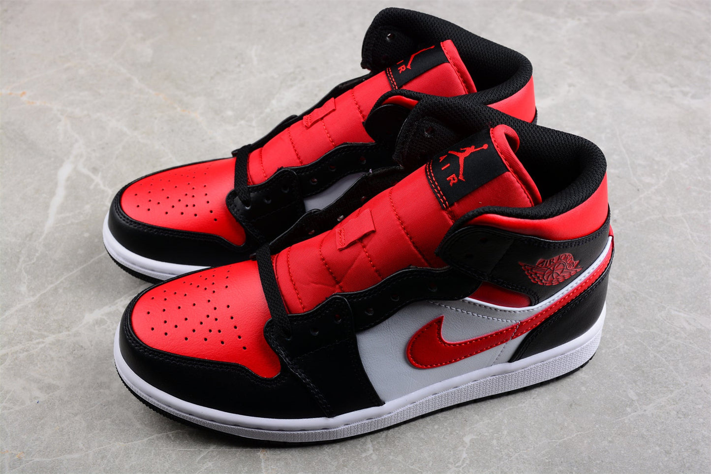 Nike Air Jordan 1 Mid "White Black Red Bred Toe"