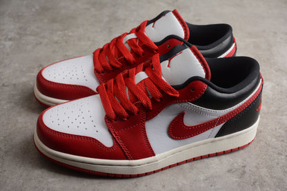 Air Jordan 1 Low Chicago Bulls Sneakers