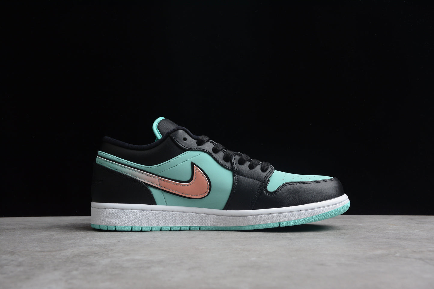 Air Jordan 1 Low SE "Tropical Twist"