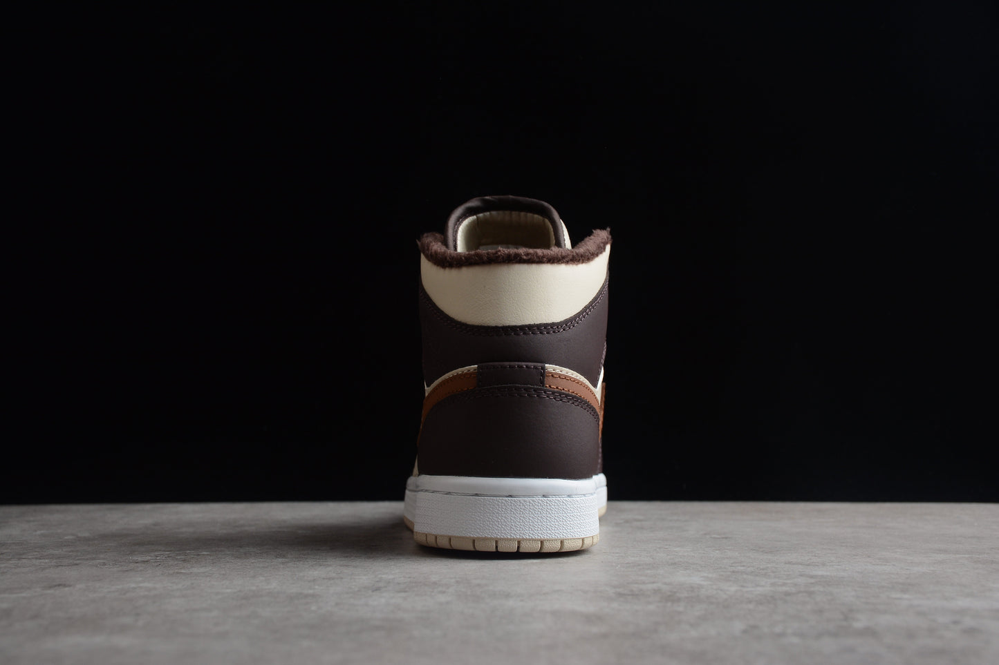 Air Jordan 1 Mid SE "Brown Basalt Fleece"