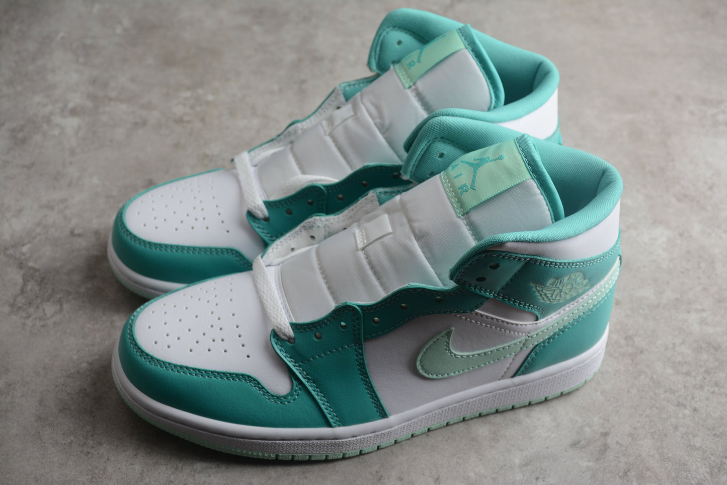 Nike Air Jordan 1 Mid "Washed Teal"