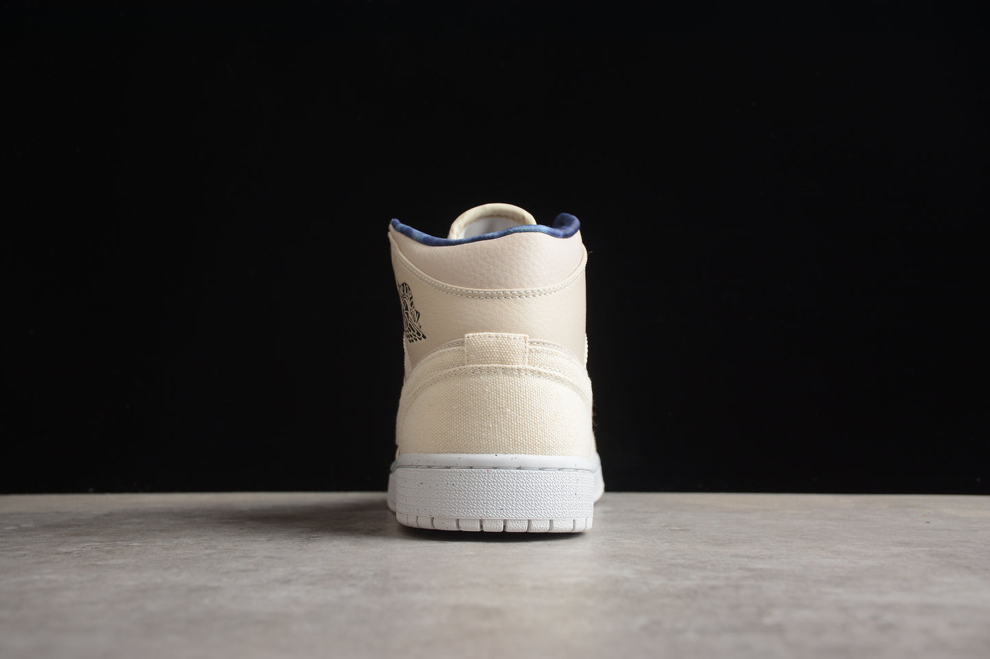 Air Jordan 1 Mid SE "Sanddrift"