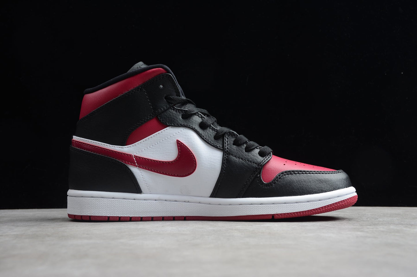 Nike Air Jordan 1 Mid "Bred Toe" (Black/Red/White)