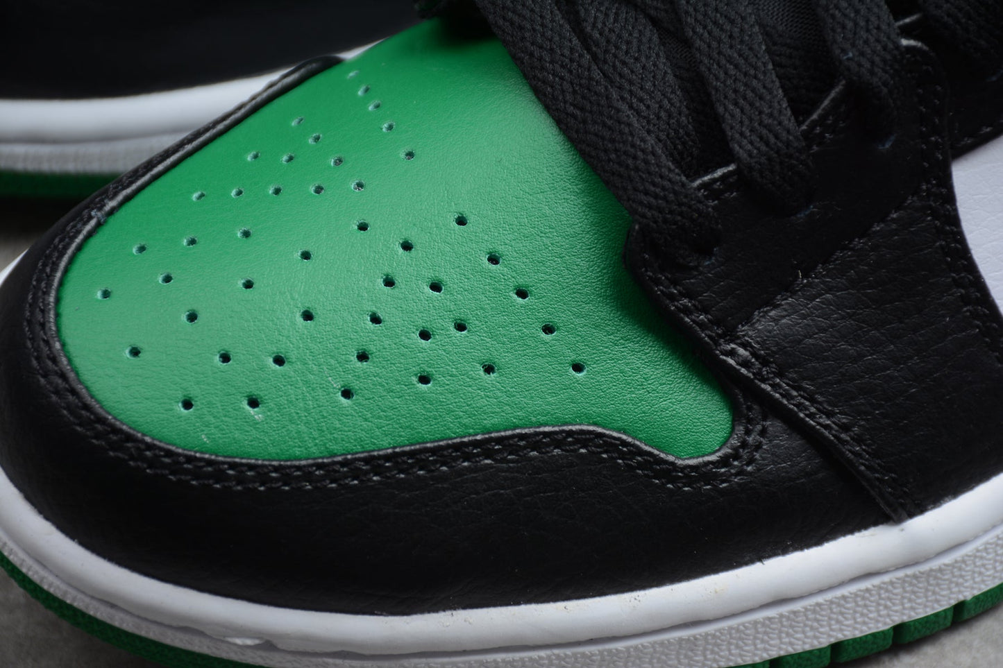 NIKE AIR JORDAN 1 MID "PINE GREEN"