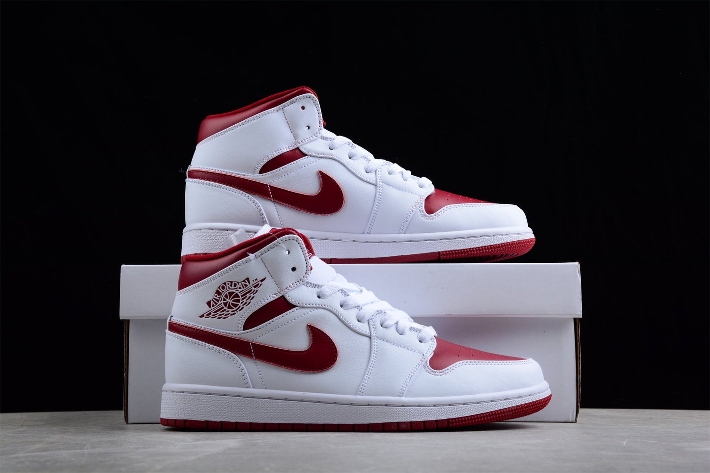 Air Jordan 1 Mid 'Reverse Chicago'